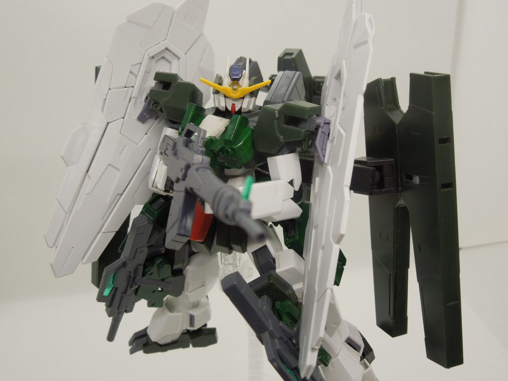 多数のビット兵器を搭載し防御からオールレンジ攻撃までをこなす。ビット自体は各々にモーションパターンを組み込んで操作を簡略化しているため、ある程度は搭載されている独立支援AIにより制御されている