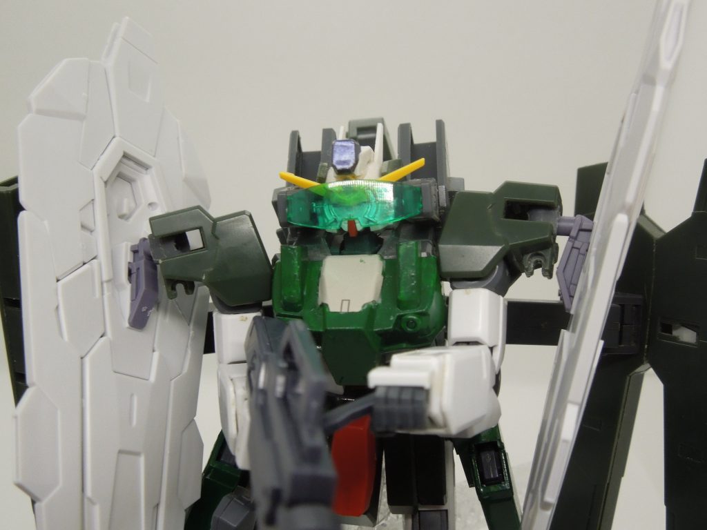 特筆すべきはシールドビット各種を配置し、ビットに対して狙撃を行い、そのビットがリフレクターの役割を果たし、ビットからビットへと跳弾し射程外の敵への攻撃を可能とするリフレクター狙撃である