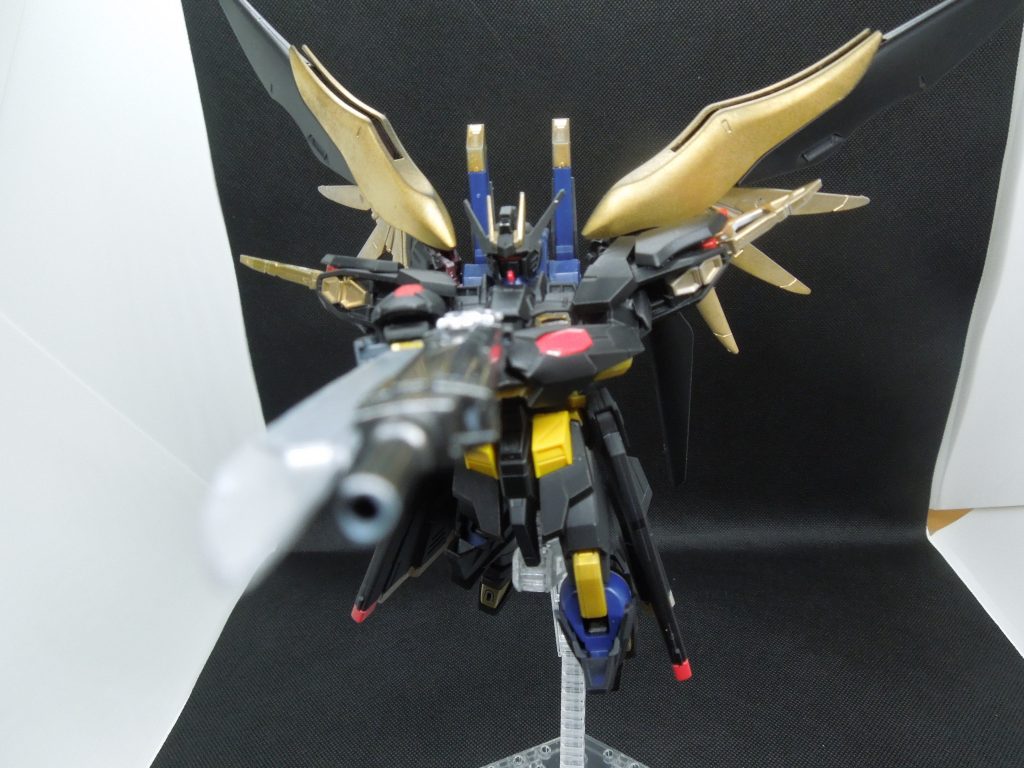 第一の弾丸　通常出力のビーム弾第二の弾丸　「レーヴァテイン」GNカタールなどの技術の発展形。刀身から赤熱が発生第三の弾丸　「ミストルティン」GN粒子から発生する斥力の力を最大に調整した弾丸。敵機及び物理系の武器を跳ね返す第四の弾丸　「ドラウプニル」自機周辺に質量軽減粒子を散布。一時的に機動力が上がる第五の弾丸　「メギンギョルド」高濃度GN粒子を周辺に散布し、一時的にレーダー、ビーム兵器、誘導兵器を無力化する。ロキのフォースのガンプラはレーダー対策のみ施されている