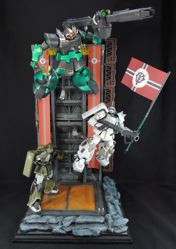 ジオラマを正面から見たところです。ザクたちの目線に気を配り、パイロットの意思や目的が分かりやすくなるように配慮しました。