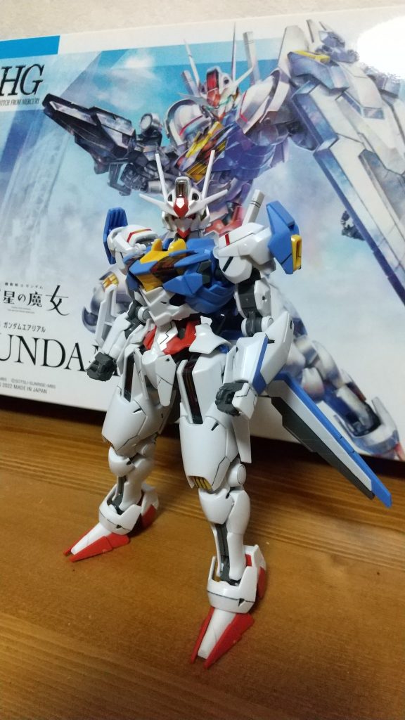 ツインアイとバックセンサーはレッドカラーのクリアシールを選びました。追加バックパック装備も12月に出ますので楽しみですね。