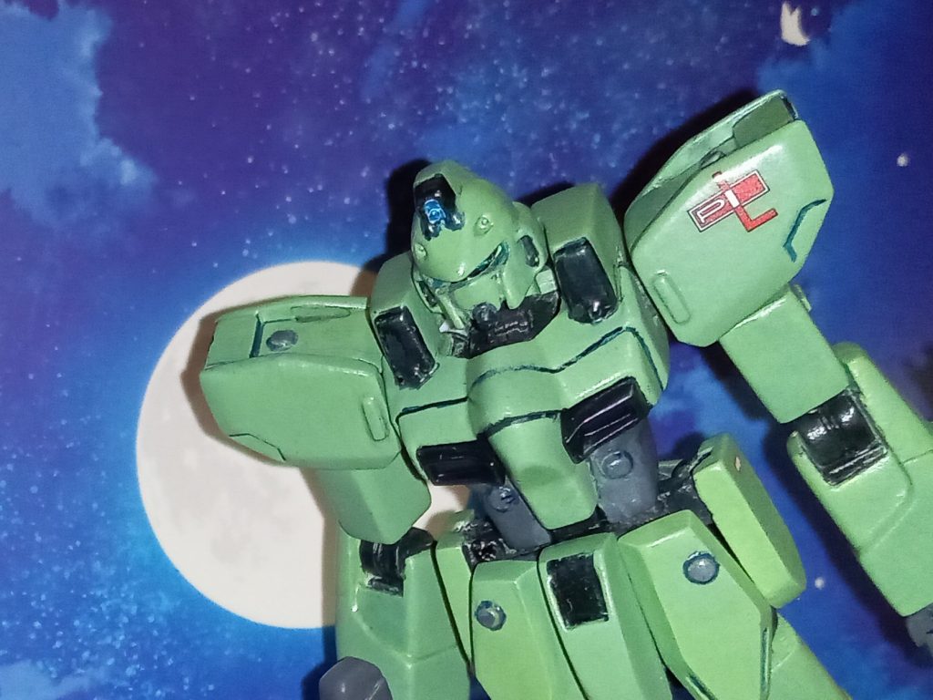 派手なポーズはとらせないのだから関節パーツを自作して固定モデルにしたほうが良かったと気づいたのはつや消しをふいた後でした。