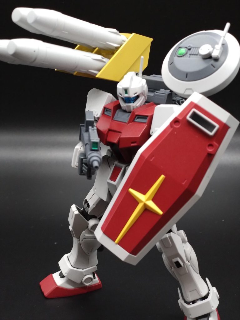 戦闘が主目的ではないので武装はブルパップマシンガンのみでサーベルすら有りません。 