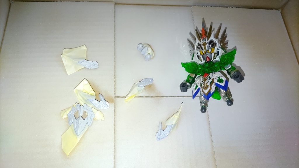 形成色青パーツで白いところはさすがに下地にサフ吹いてます。