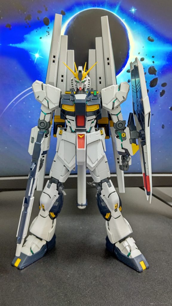 フィンファンネルを原作の配置にすると左側に傾くためダブルフィンファンネルにして飾ってます