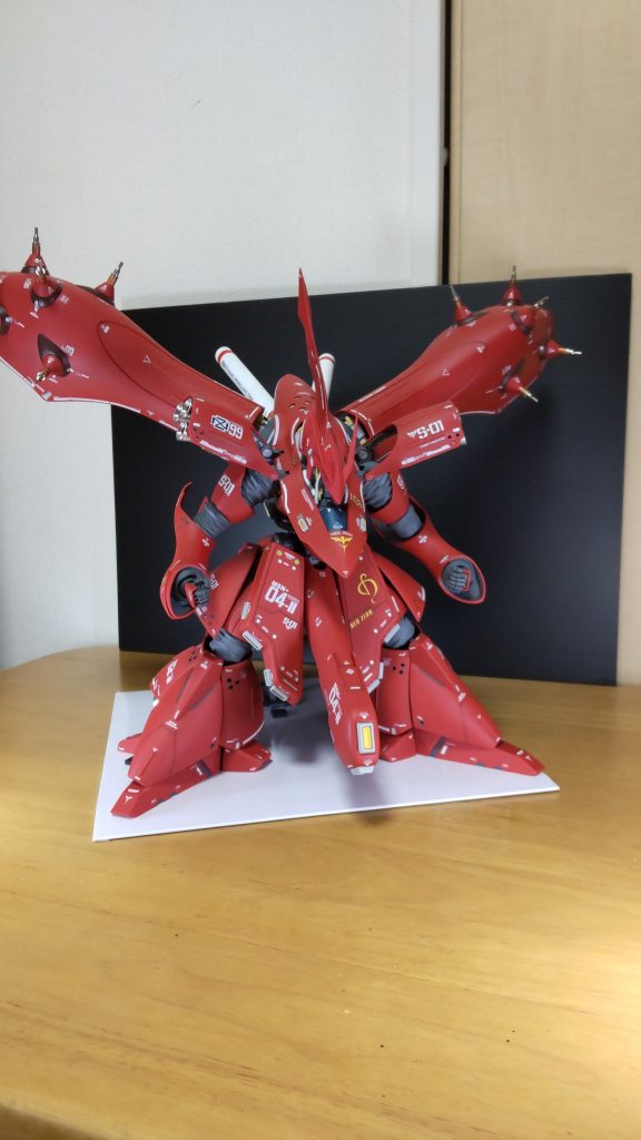 REナイチンゲール、普通は、設定画にちかづけるために短足にするみたいですが改修には技術がないので、脚は、定番の大股開きをできるようにし、腰に可動部をつけて前屈みできるように改修しました。上に伸びたのでジオン系の重MSらしいシルエットになったのではないかと勝手に思っております。最後まで見て頂きありがとうございました。