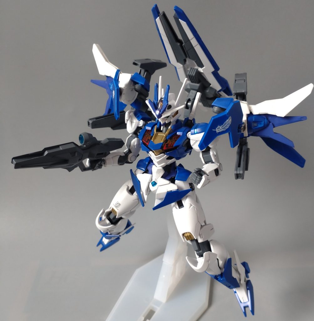 フルバーストなポージング。ビットを展開出来るスタンドが無かったので、シールドまるごと背負ってます。