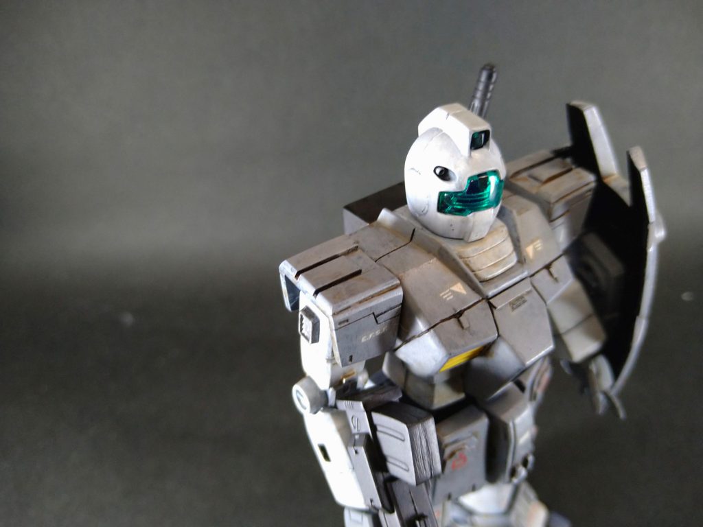 肩パーツもプラ板で形状変更!