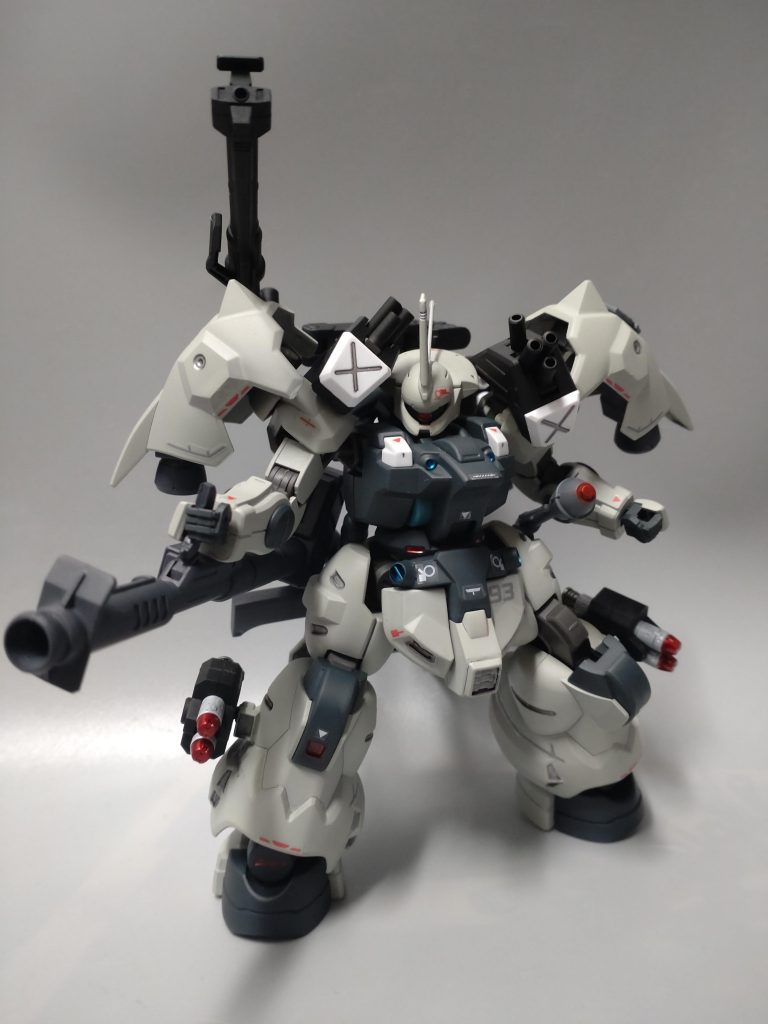 手持ち武装はケンプファーより。重厚な機体にはバズーカが似合います。