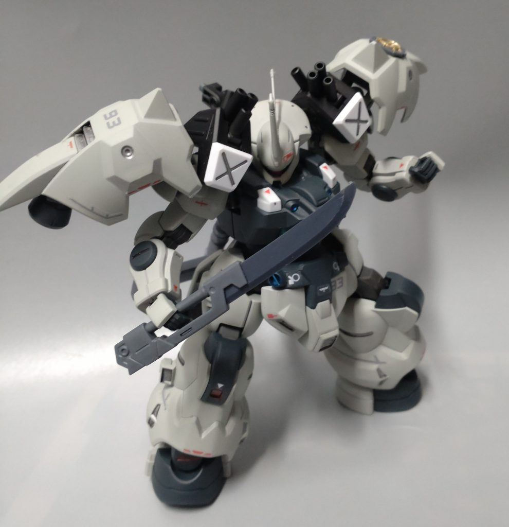 各武装はパージ出来ます。格闘用に大型ナイフを持たせました。