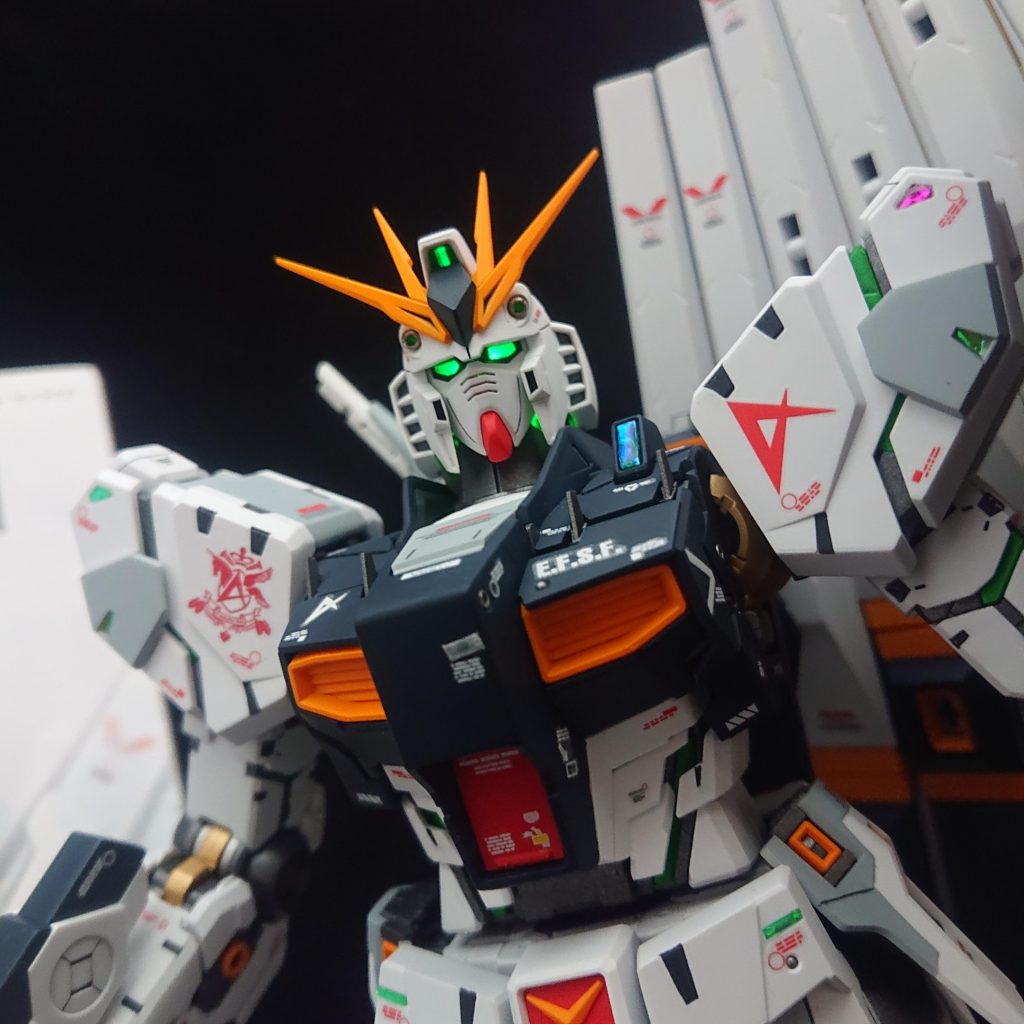 ツインアイはLED、スイッチ化したかったけど取り付け場所が無くバンダイのLEDユニットにしか出来なかったのが心残り（ ＴДＴ）