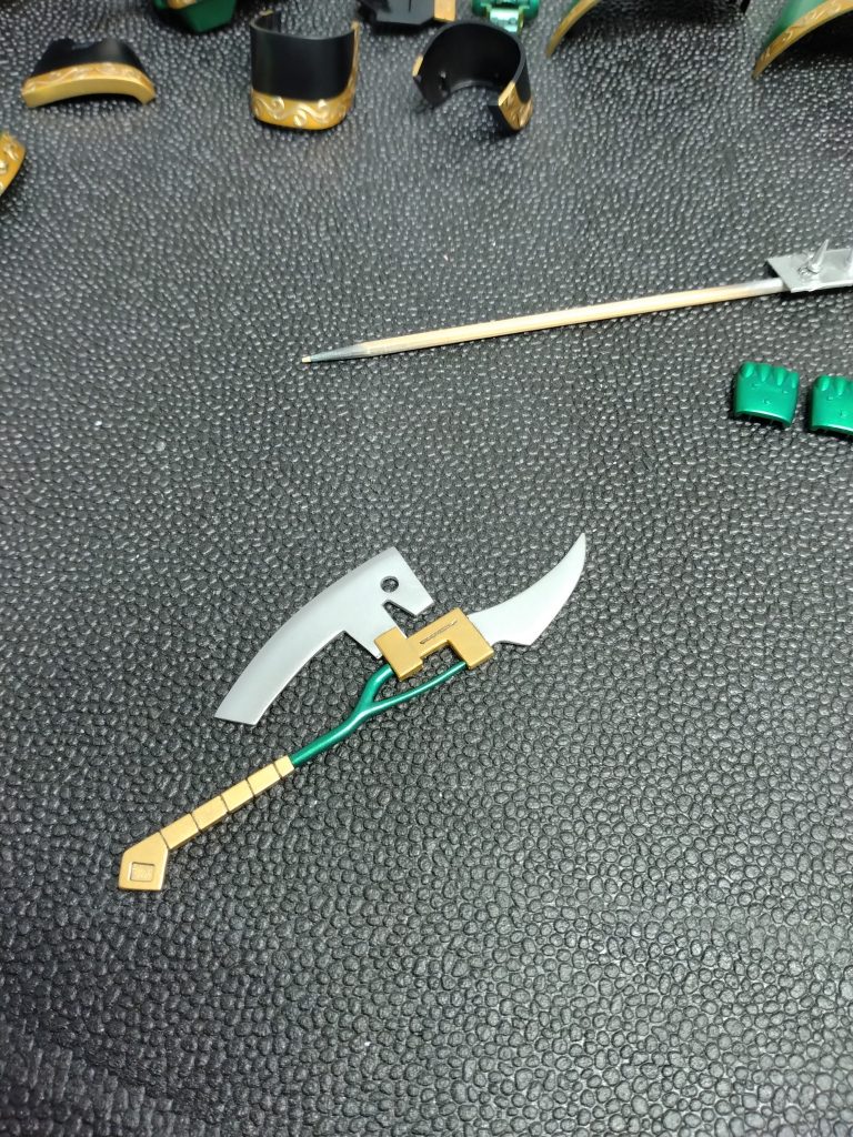 ヒートホークはプラ板にてフルスクラッチ。それっぽくできました。