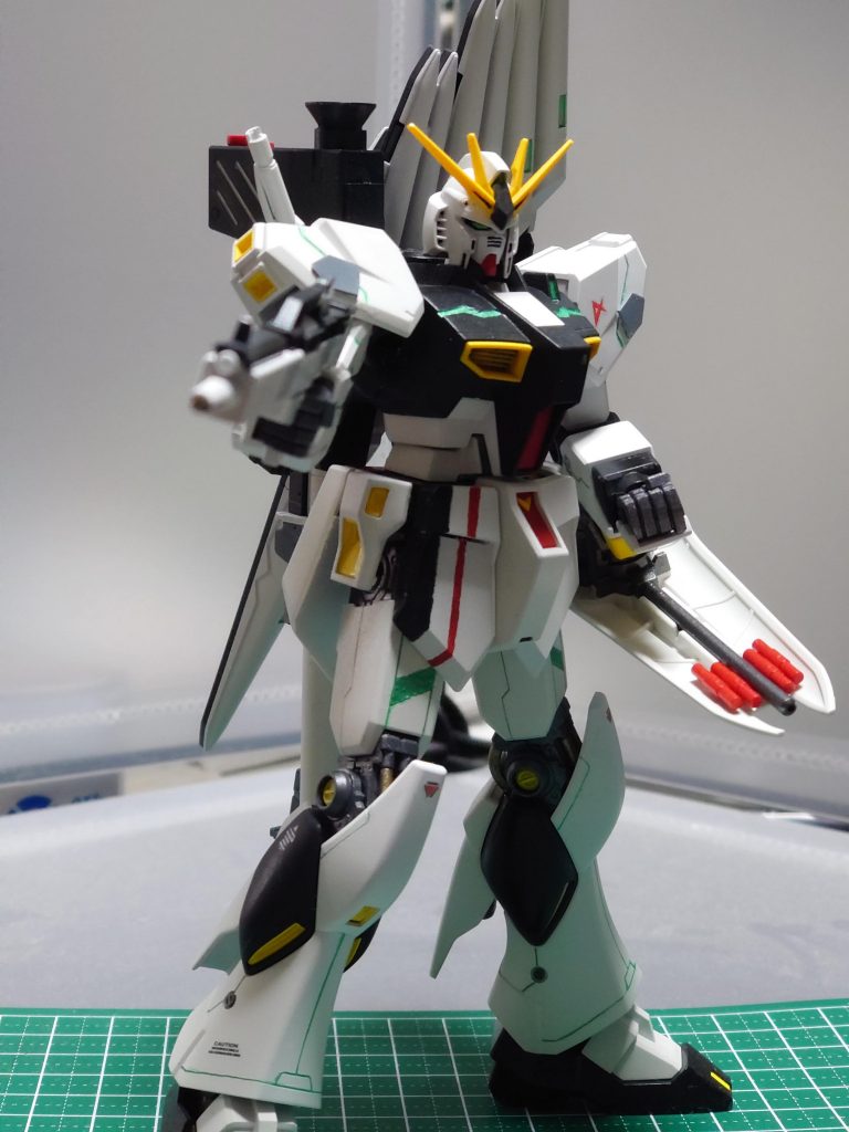 ライフルを構えて、ポージング