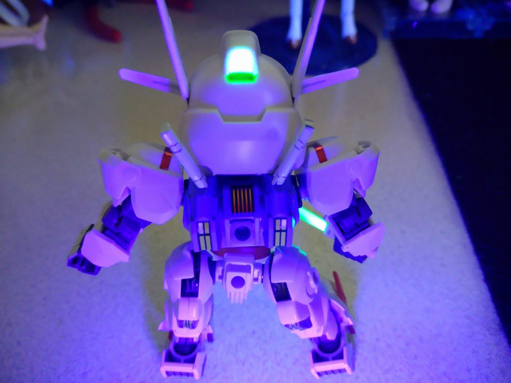 唯一の欠点はバックパックはシールむき出しな所。