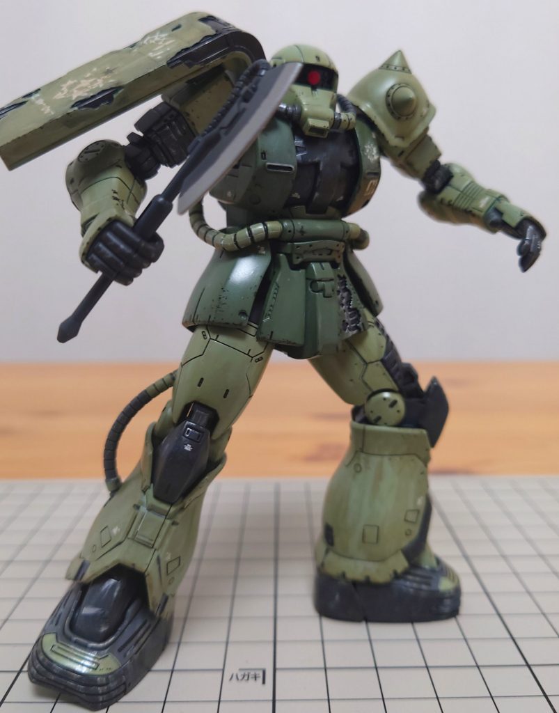 武器を構えての一枚。唯一の武器なので、せっかくですから刃の部分は塗り分けました。ですが、どうせならヒート状態にしてもよかったかなと思っています。