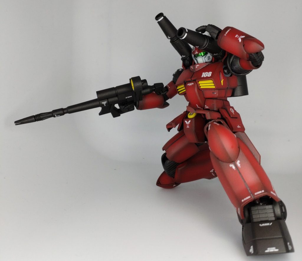 この肩のキャノンって手動操作なのかな?それともキャノン発射の衝撃による照準ブレ防止で押さえてるのかな?