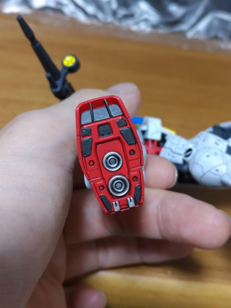 足裏にタミヤのダークアイアン使ってみたけど筆塗りだからかあまり金属感はないですね