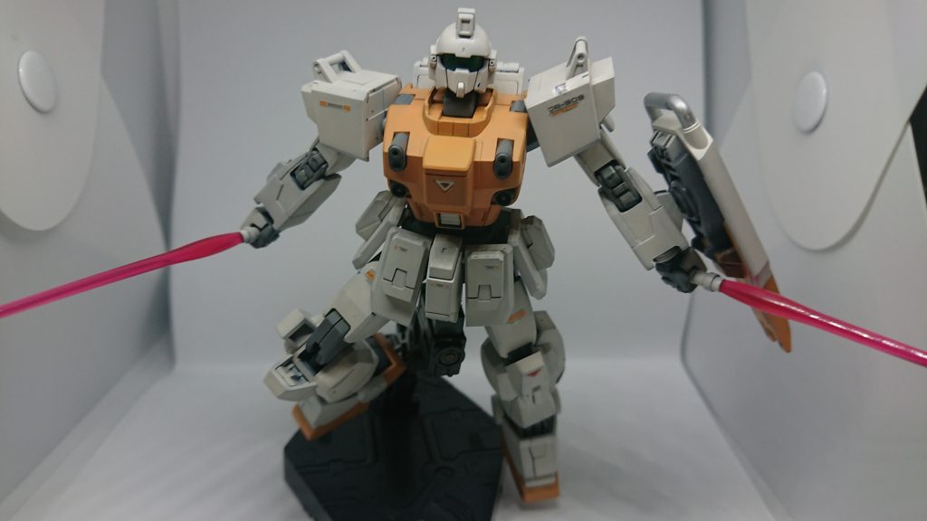 陸ジムだって言ってんだろうがぁぁぁぁ!!!と怒らせると二刀流で突っ込んできそうな陸ジムカラーのブルーディスティニ―1号機でした。実は過去に素組したものを掘り出してきたものだったりしますがそれはまたどうでもよい話だったり。