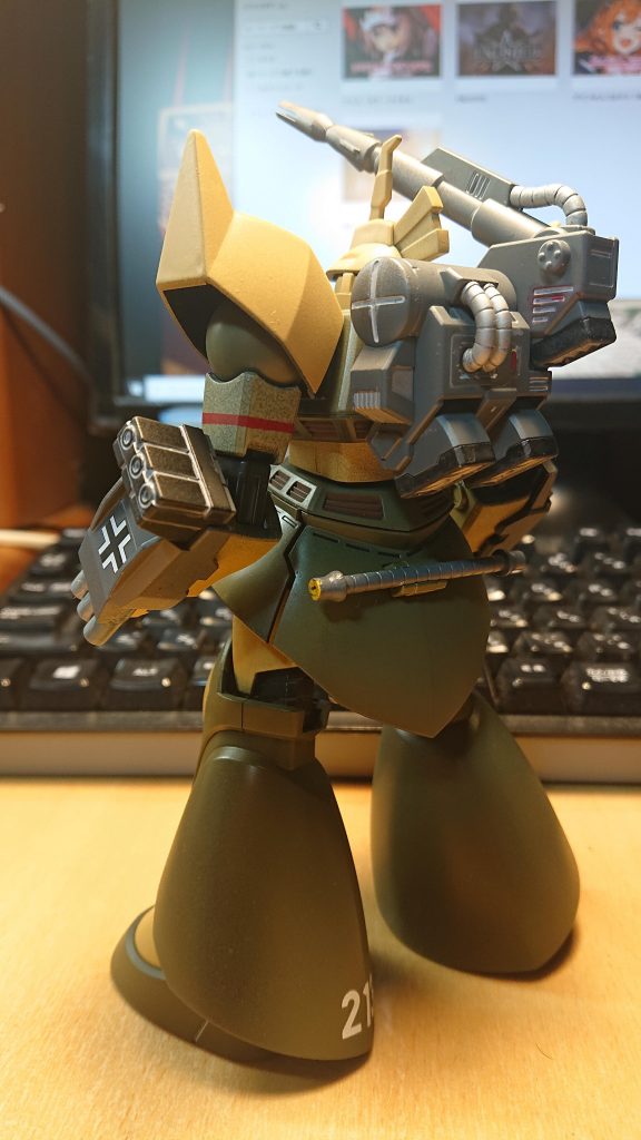 背面のバックパックは自分なりに塗装を加えました。