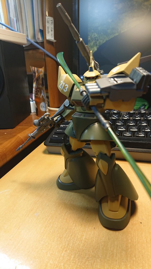 ビームサーベルも青いやつに塗装しました。