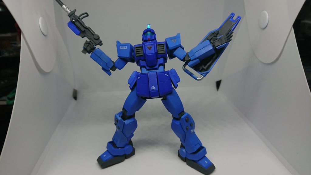 そうよ!俺様があの有名な「蒼い死神」ブルーディスティニー様よぉ!という陸戦型ジムでこの一発ネタがやりたくて作ったものです。本当は前回の作品と同時投稿したかったんですが事情により一週間遅れとなりました。今回は以前買ったままほったらかしてたラッカーのブルーディスティニーカラーをそのまま使用。特に特筆することはないですwしいて言うなら写真映りが悪いですｗいいカメラ買おうかなぁ。 