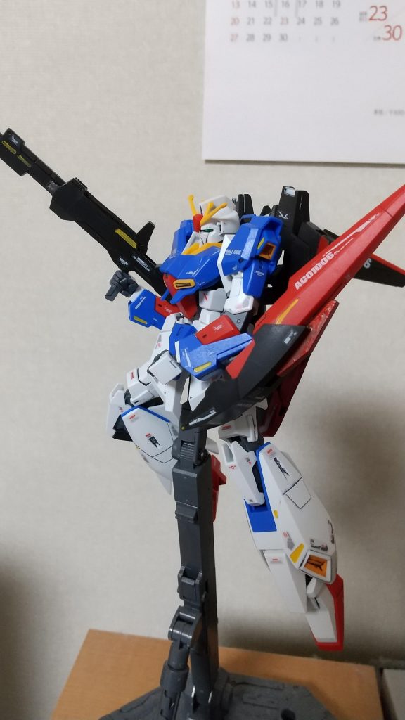 ダイナミックに飛び上がるZガンダムの図