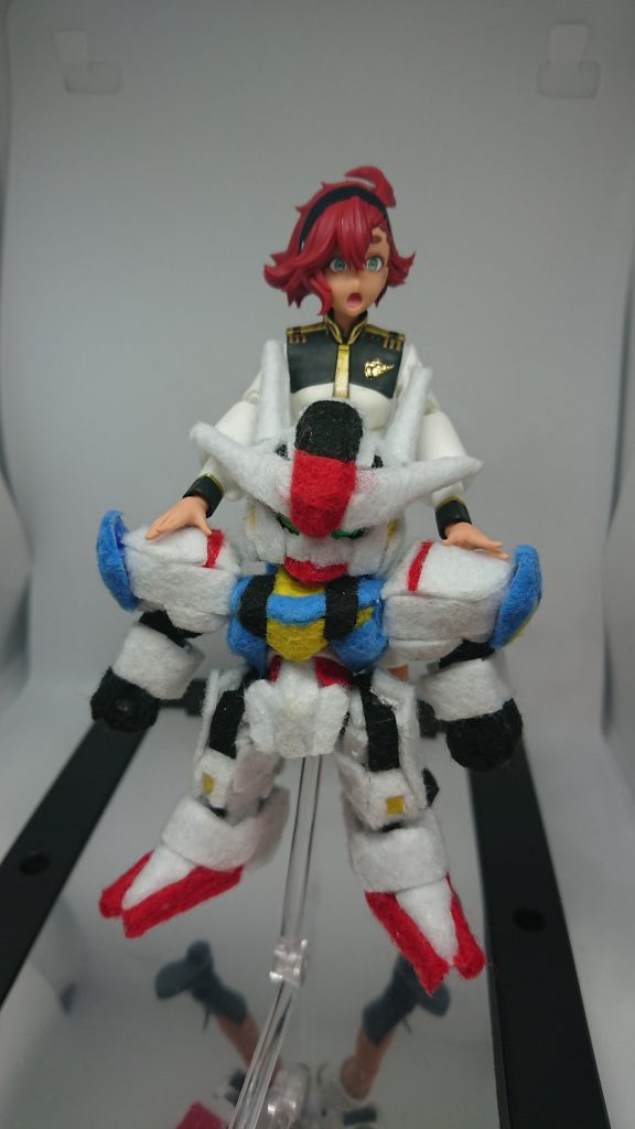 スレッタ「ミ、ミミミミオリネさん・・！？私、誕生日でもないのにこんなものが送られてきて・・・・！？！？」ミオリネ「はぁ？何それ下手なぬいぐるみね。気に入らなきゃ捨てれば？」スレッタ「あ、あの・・・グエル・・・さん？もしかして・・・？」グエル「俺が送ったとでも言いたいのか！？勘違いするなよ！お前みたいな水星女にそんなもの贈るわけないだろ！」スレッタ「エランさん・・・？これ・・・？」エラン「・・・きっと君のことを大切に思ってる人が送ってくれたんだ。大事にしてあげるといい・・・」