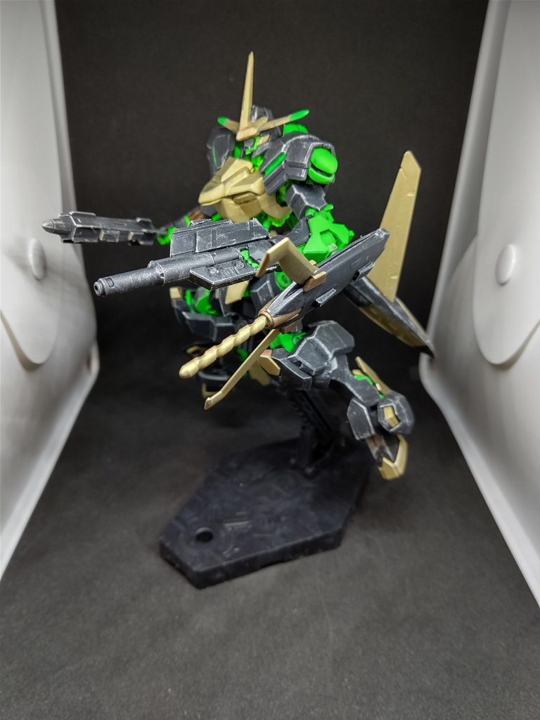 クロー付きシールドがちょっとアームドアーマーぽい?