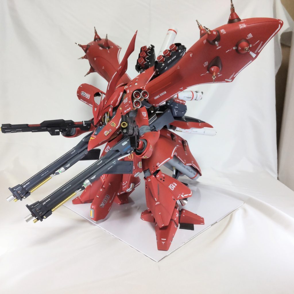 大型メガ・ビーム・ライフル前方展開、ビーム・ショット・ライフル2丁持ち。散弾モードへの切り替えは、隠し腕でしてるみたいなことを想像しながらポージング、相変わらず動きませんが。 