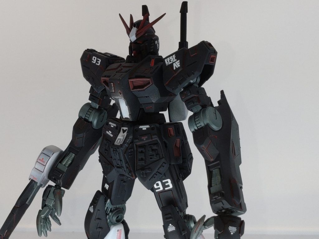 ひっさびのガンプラで不出来な部分も多いですが塗装、デカール、スミ入れと思い通りの形で完成できて満足です！