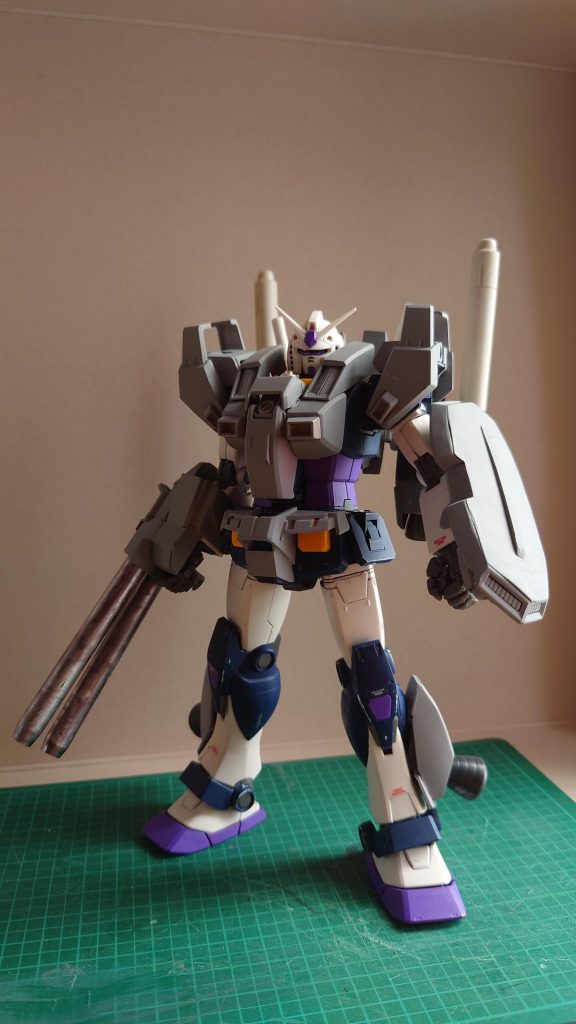 見る人が見たらバレると思うけど、Sガンダムをイロイロ使ってます。一応、ネオジウムマグネットでパージ出来ますが処理が汚いのでパージ状態は見せられない…