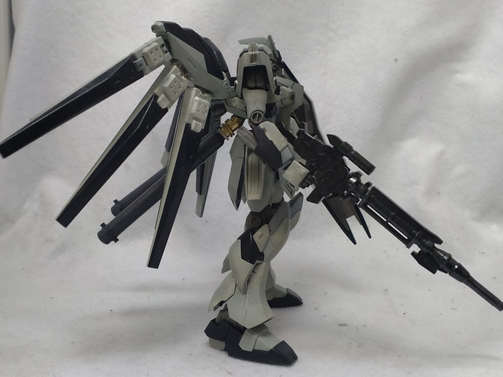 サイドライフルは30MMのオプションウェポンから、狙撃銃に見えるものを。