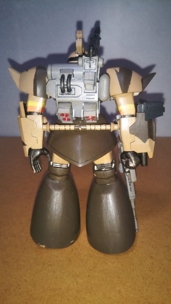 　リアビューです。　MSVと言えばバックパックが見どころですが、その中でも比較的初期に発売されたこのキットも、かなり見応えのある造形です。　ちなみにバックパックは、ニュートラルグレーで塗装してあります。