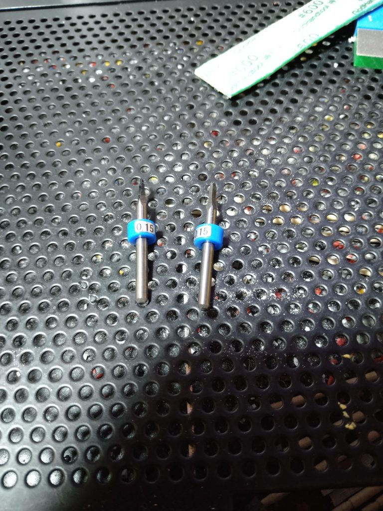 このキット作ってて一番大変だったのはモールドの彫り直し！この作業がとにかくキツかった（泣）パーツ小さいし曲線多いし…　大変すぎて急ごう急ごうとしたんでしょうねスジ彫りカーバイト0.15　2本折っちゃうし…ﾄﾞﾘｬ(ノ｀Д´)ノ彡┻━┻