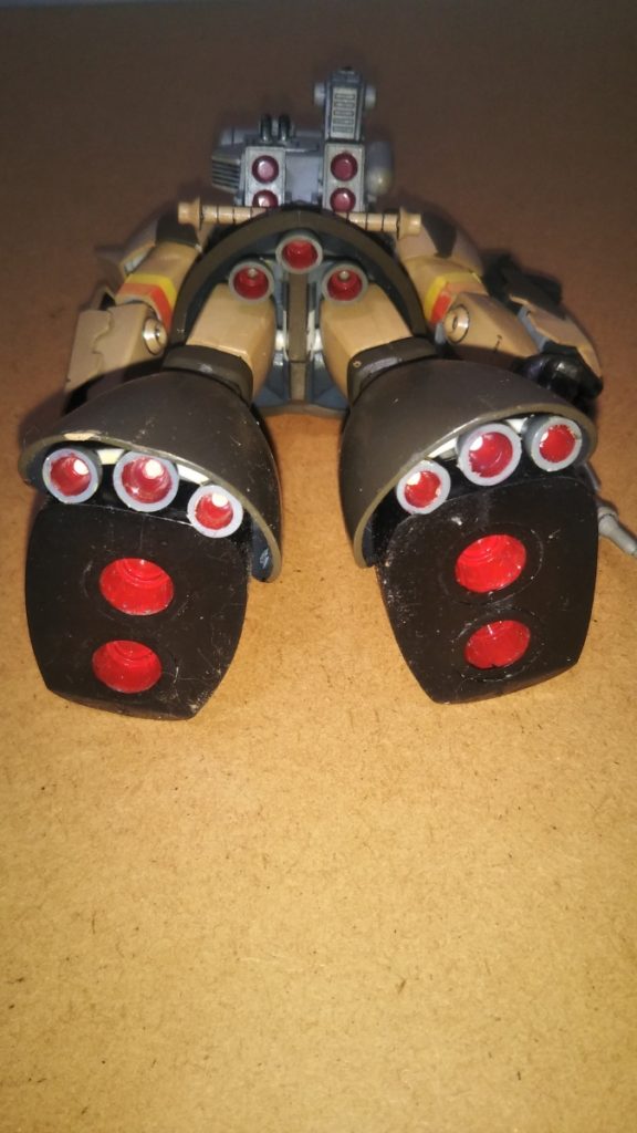 　スカート内と足裏です。キャノ子「そ～いうことすると・・・どうなるか分かってるよねぇ・・・？」『ビシューン！！』（ビームキャノン）はい、茶番失礼しました。半年ぶりの投稿だというのに悪ふざけがやめられない、これが、オールドタイプということなのか・・・。　これだけバーニア類がきちんと再現されているなんて、あの旧キットのゲルググが発売された当時からはきっと想像もつかなかったのではないでしょうか。こういったところにもこだわりを感じられるのが、MSVキットのすごい所です・・・！