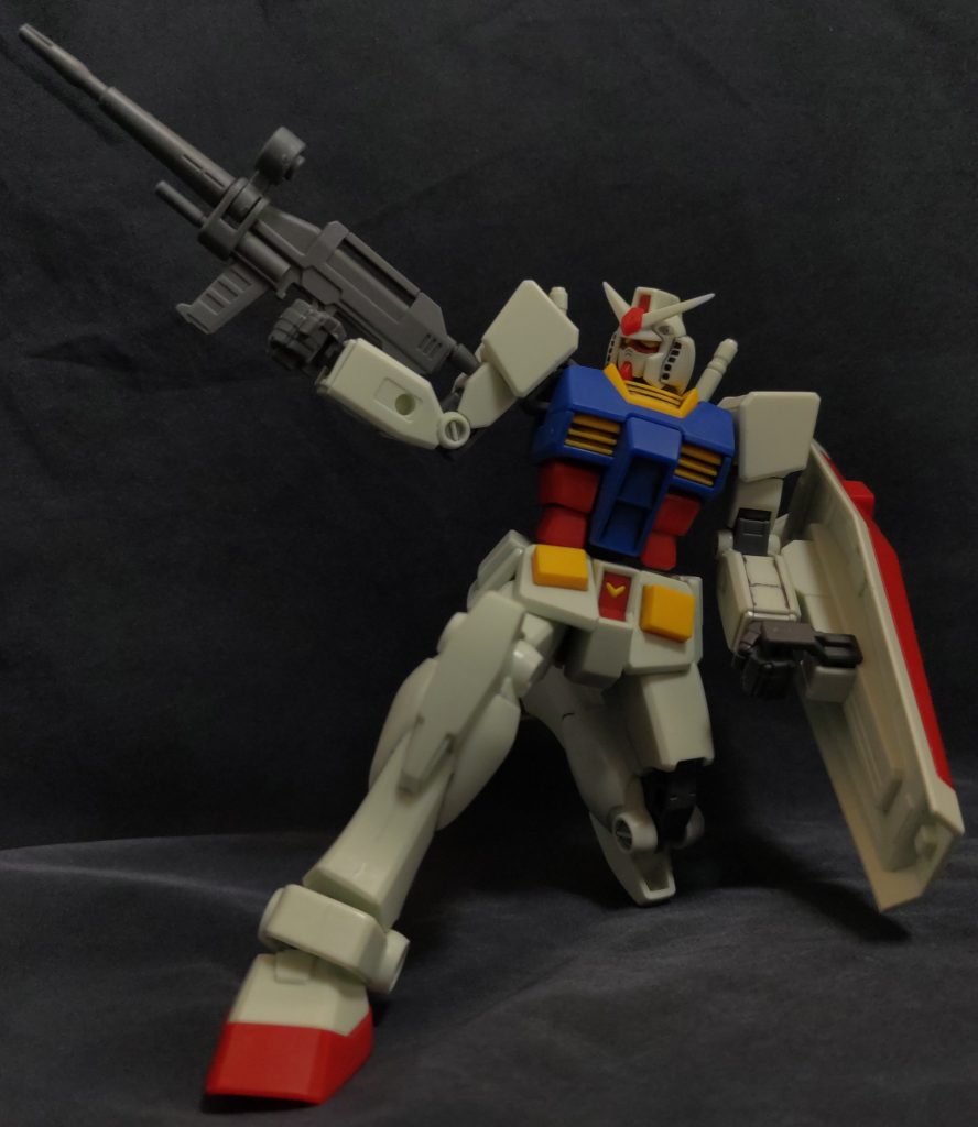 膝立ち？画像。基本的にはスミ入れがメインです（あまり目立たないけど）。フルウェポンのではないので、バズーカ等は付属していません。 