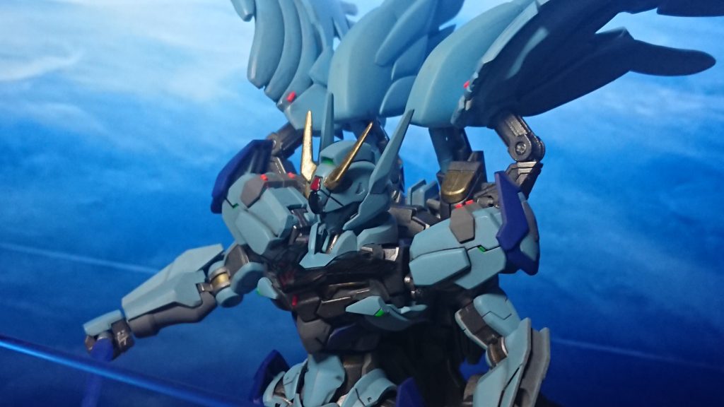 アンテナ追加と塗装で塗り分けしてみました。