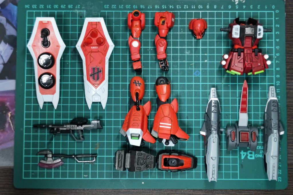 アクリジョン筆塗り、エナメル部分塗装エナメル墨入れ、水転写デカールの貼り付けつや消しコートをしてフィニッシュです