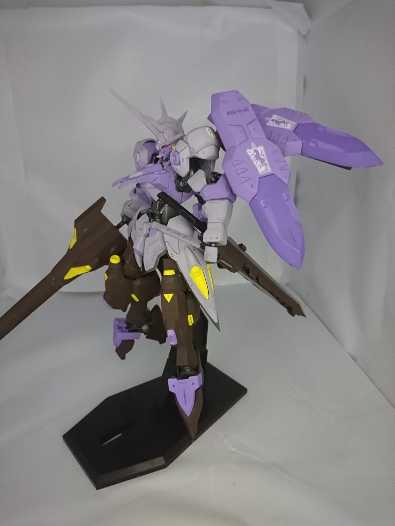 シールド、無加工で、片側に寄せられるんですが、これお気に入りです。最後までご覧いただきありがとうございました。次回作は、順番通りに、バエルを鋭意作成中です。ご期待くださるとありがたいです。それでは。