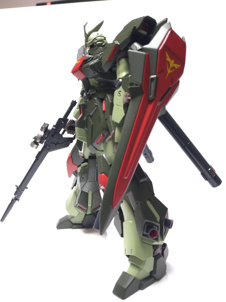 カラーイメージはかつてクインマンサを退かせたアクシズの騎士です。サイコフィールドに守られて生きていた設定です。