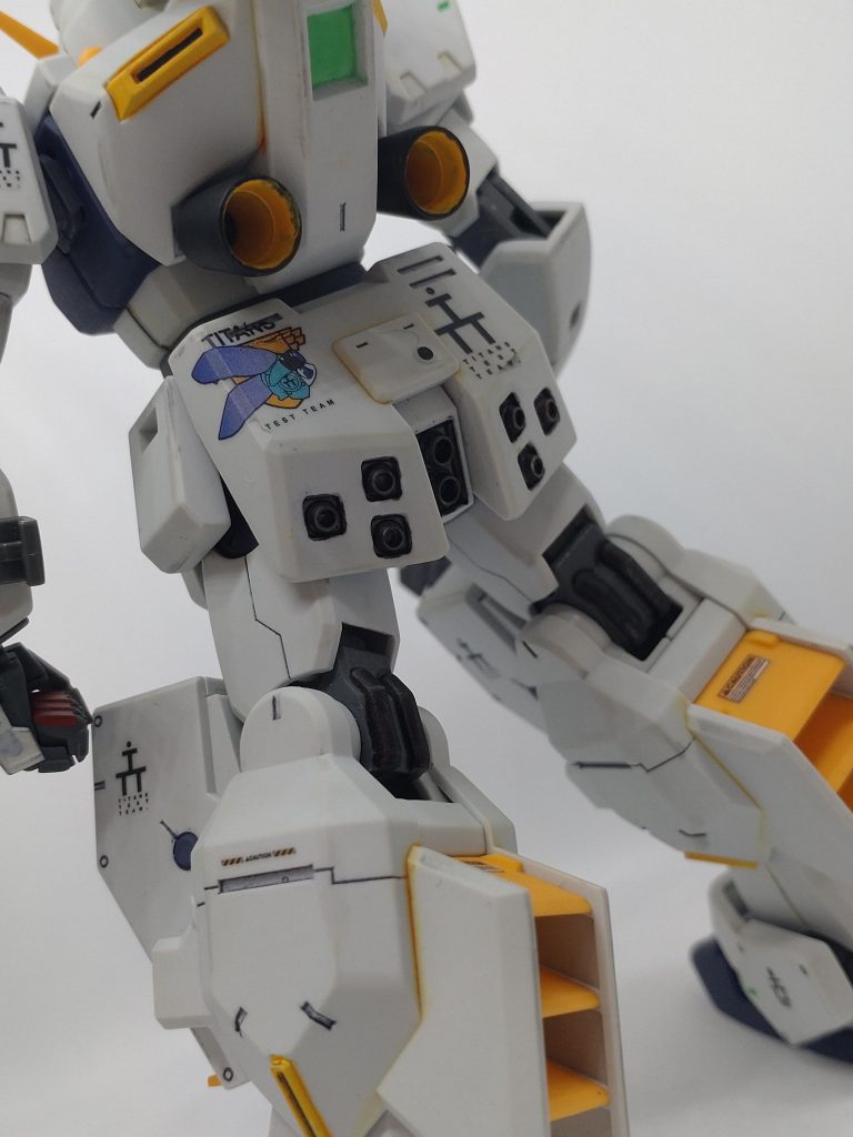 おしりのデカール、ここが水転写デカールにして一番良かった所です。付属のシールではどうしても浮いてしまう❗