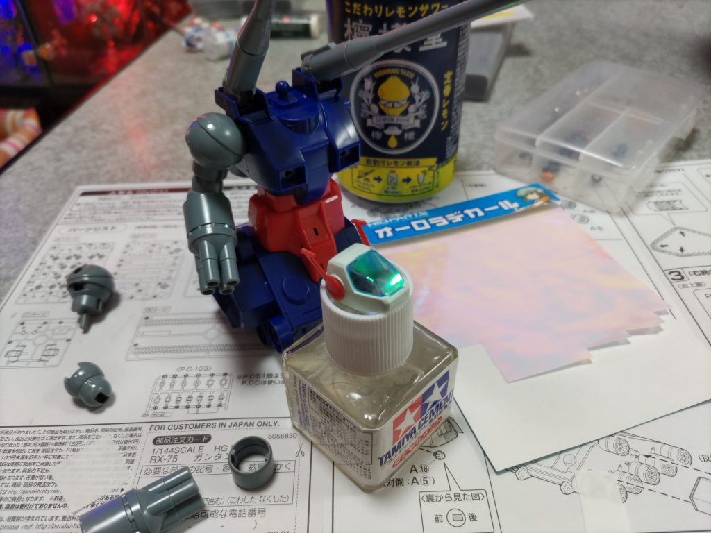 キレイに貼るのが大変でしたが、近くで見るとちゃんと中のパイロットまで視認出来るのに遠目で見ると、キレイに光るのがやはり素晴らしい。