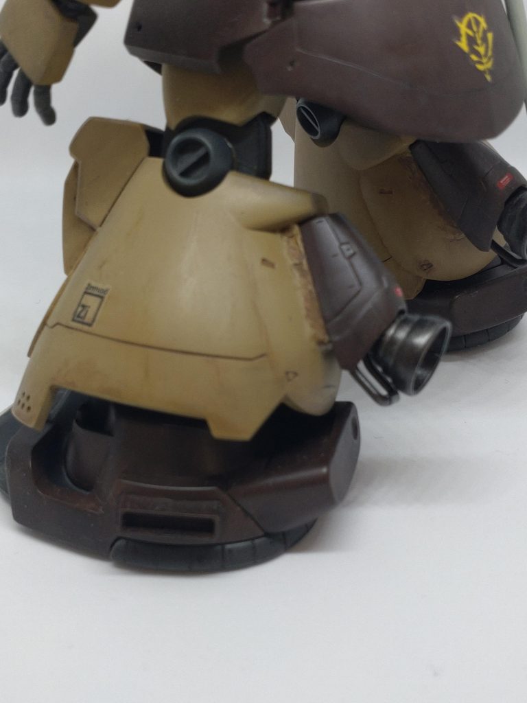 足部のダクトはオミットしてコトブキヤのディテールアップパーツに置き換え。