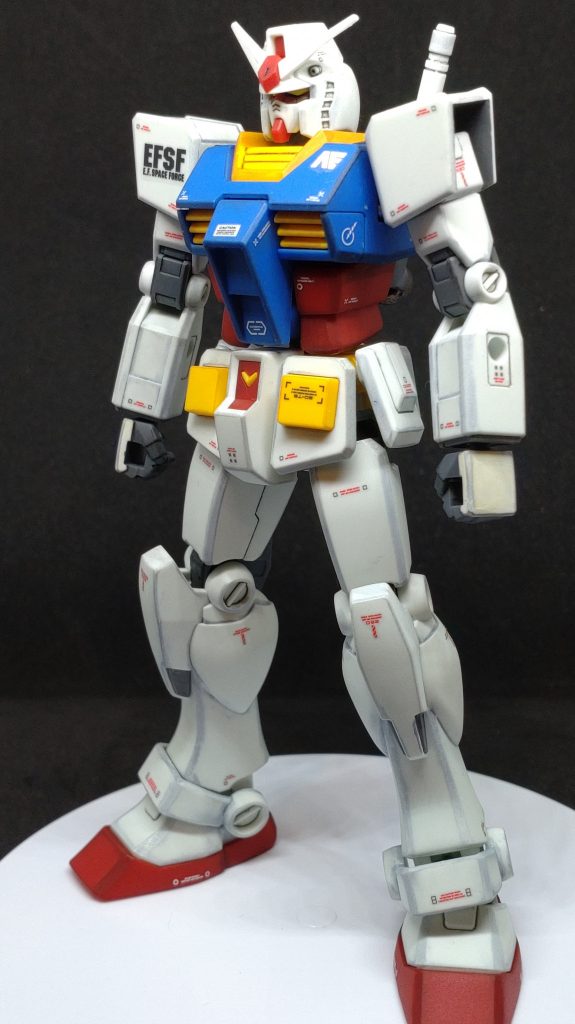 手の甲と肩の内側、膝下のみ部分塗装。