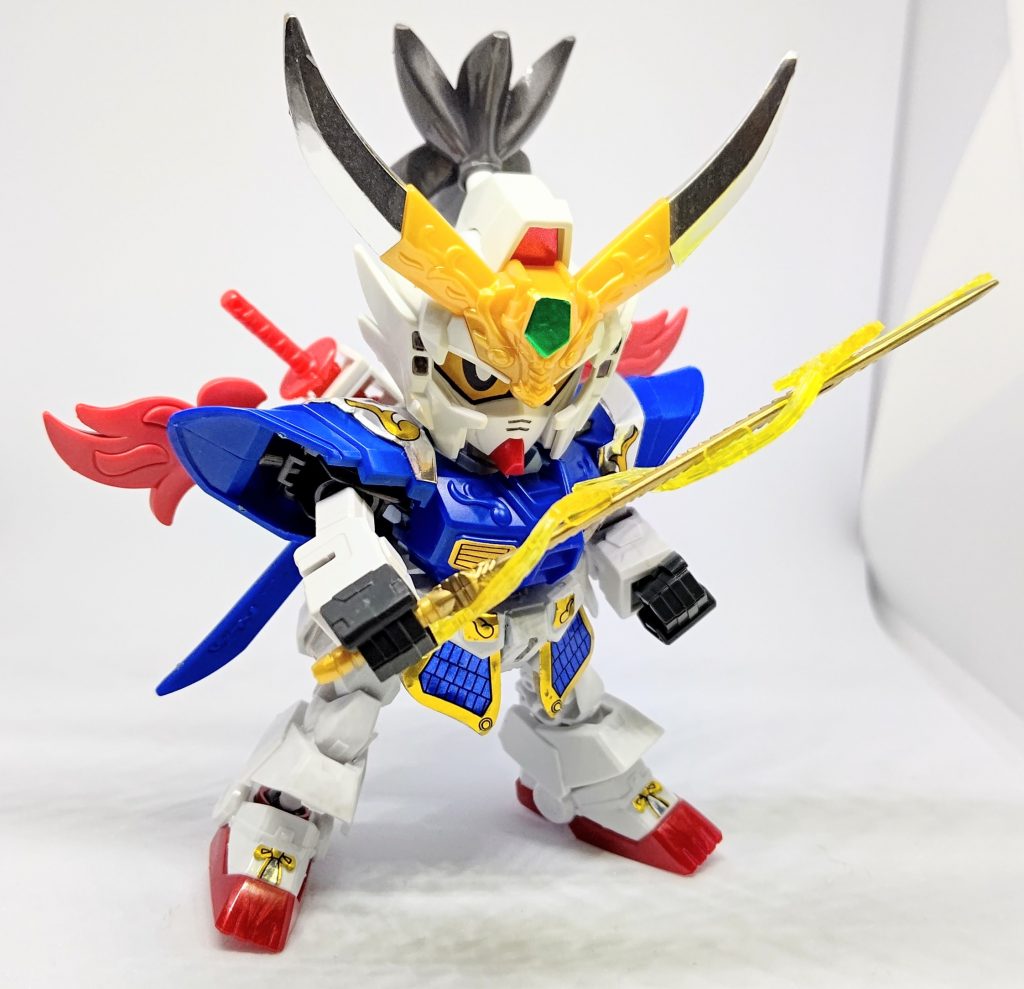 龍帝剣を構える。なおこの鎧をつけると両手持ちが困難。