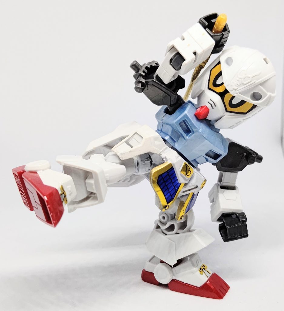 足の可動はパーマネントマットバーニッシュで調整し、なんとか片足立ちが出来ます。