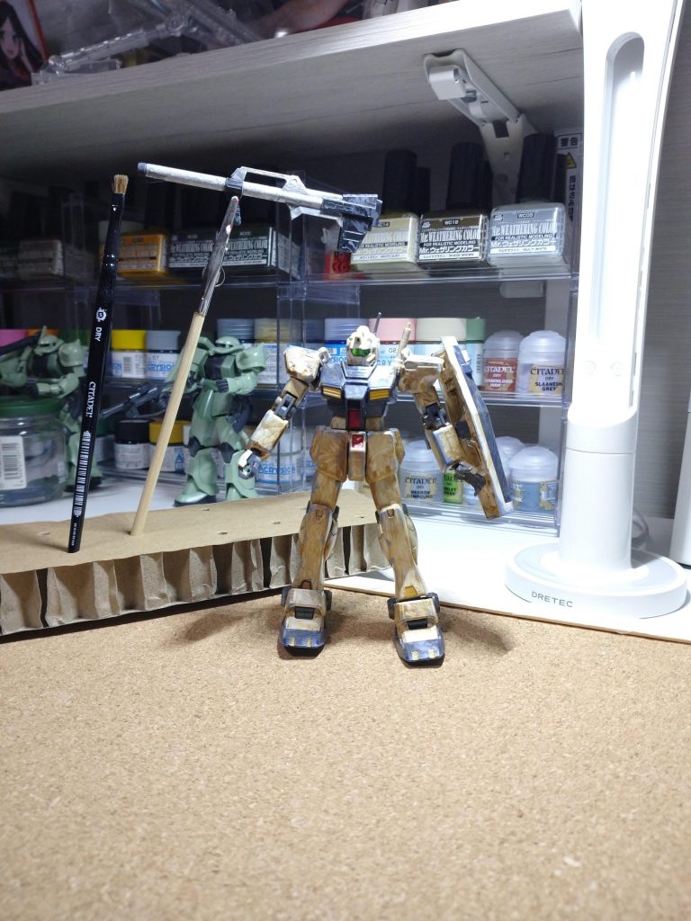 バズーカも用意しましたが、持たせ難いので急遽無塗装のマシンガン持たせて一区切りとしました。