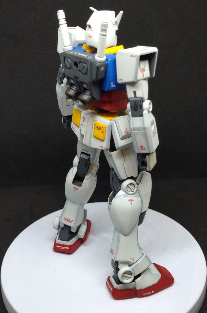 バーニアと膝裏も部分塗装。