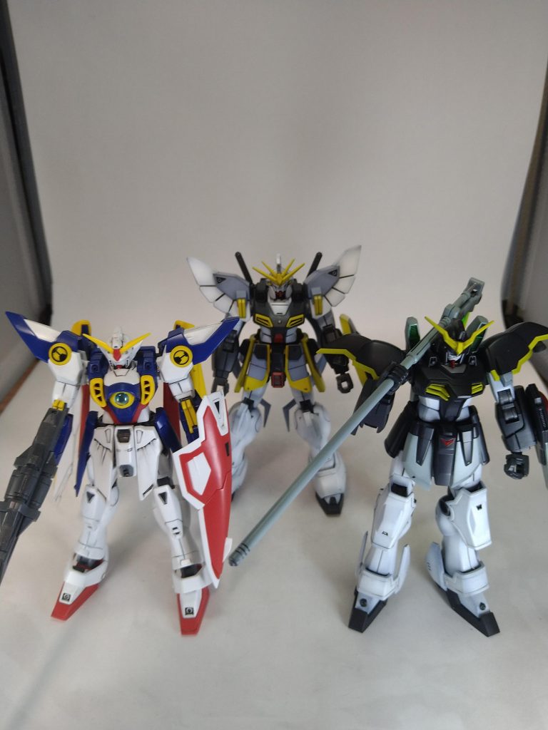 取り敢えず3体目ですウイングガンダムは部分塗装＆スミ入れしてつや消ししただけだけど色分けすごいw