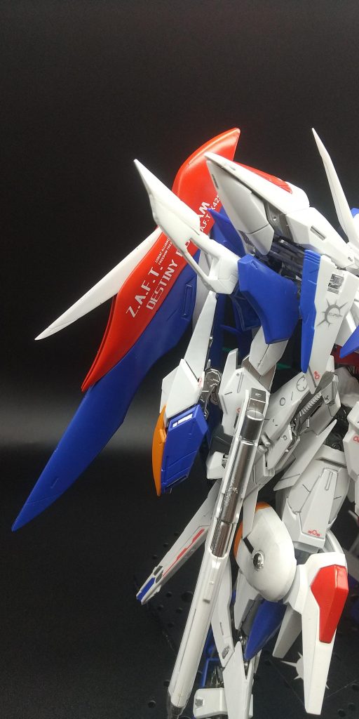 ディステニーの羽を着けるため、バックパックもディステニーに変更しました。肩が寂しかったのでディステニーの肩にを取り付けました。